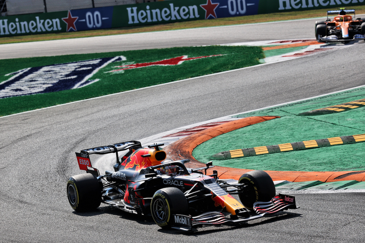 GP ITALIA, Max Verstappen (NLD) Red Bull Racing RB16B.
12.09.2021. Formula 1 World Championship, Rd 14, Italian Grand Prix, Monza, Italy, Gara Day.
- www.xpbimages.com, EMail: requests@xpbimages.com © Copyright: Batchelor / XPB Images