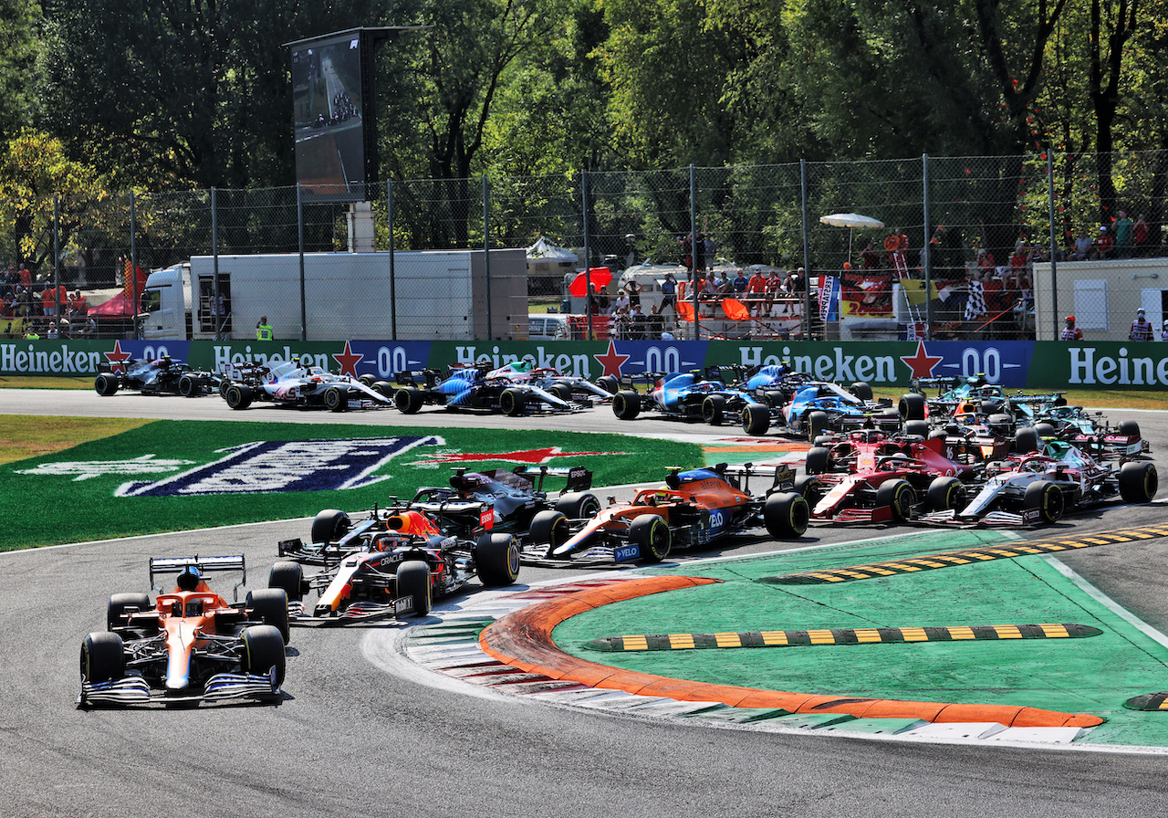 GP ITALIA, Daniel Ricciardo (AUS) McLaren MCL35M davanti a at the partenza of the race.
12.09.2021. Formula 1 World Championship, Rd 14, Italian Grand Prix, Monza, Italy, Gara Day.
- www.xpbimages.com, EMail: requests@xpbimages.com © Copyright: Batchelor / XPB Images
