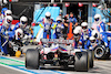 GP ITALIA, Nikita Mazepin (RUS) Haas F1 Team VF-21 makes a pit stop.
12.09.2021. Formula 1 World Championship, Rd 14, Italian Grand Prix, Monza, Italy, Gara Day.
- www.xpbimages.com, EMail: requests@xpbimages.com © Copyright: Moy / XPB Images