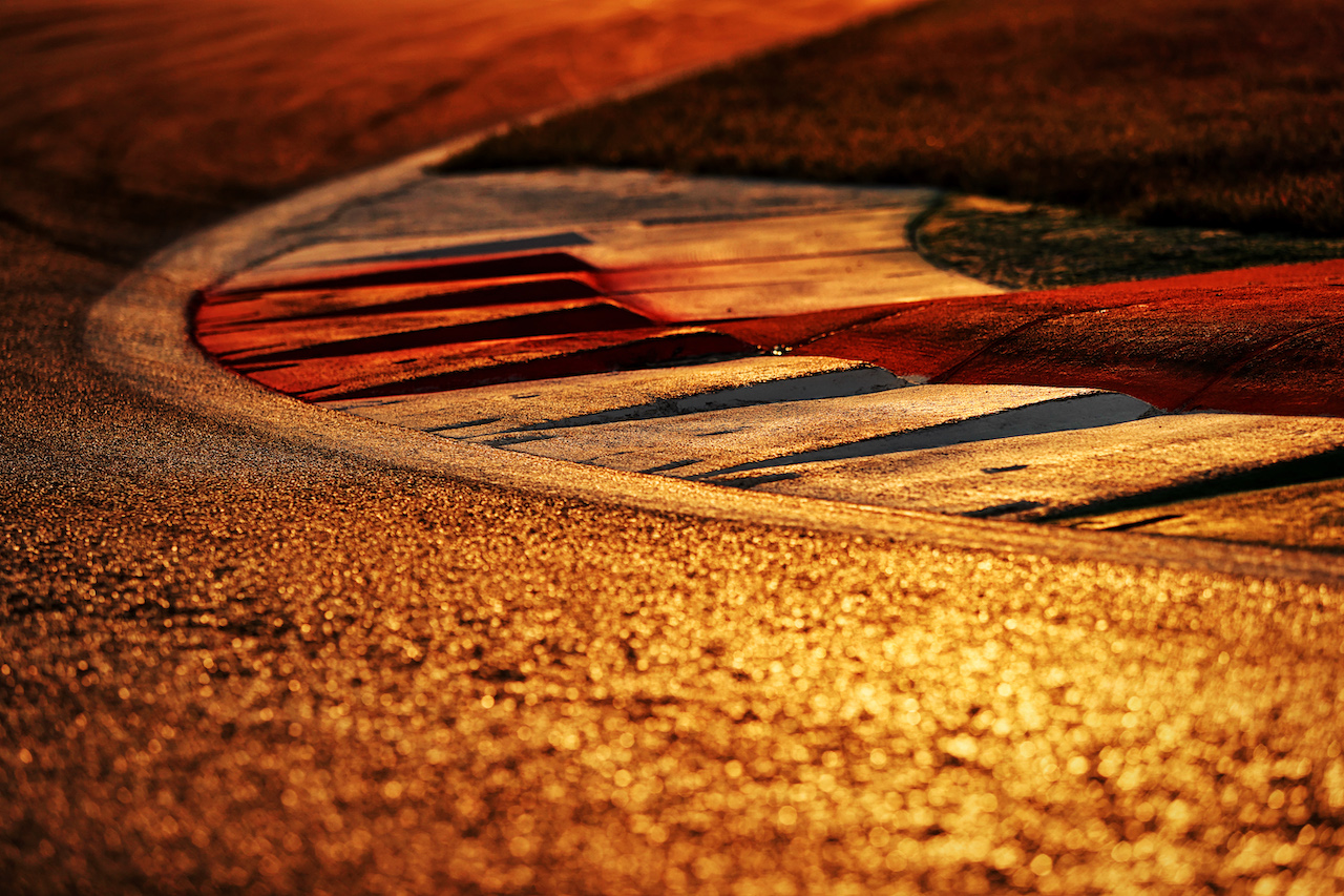 GP ITALIA, Circuit Atmosfera - the track at sunset.
09.09.2021. Formula 1 World Championship, Rd 14, Italian Grand Prix, Monza, Italy, Preparation Day.
- www.xpbimages.com, EMail: requests@xpbimages.com © Copyright: Moy / XPB Images