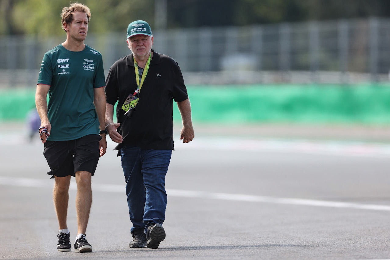 GP ITALIA, Sebastian Vettel (GER) Aston Martin F1 Team walks the circuit with his father Norbert Vettel (GER
09.09.2021. Formula 1 World Championship, Rd 14, Italian Grand Prix, Monza, Italy, Preparation Day.
- www.xpbimages.com, EMail: requests@xpbimages.com ¬© Copyright: Charniaux / XPB Images