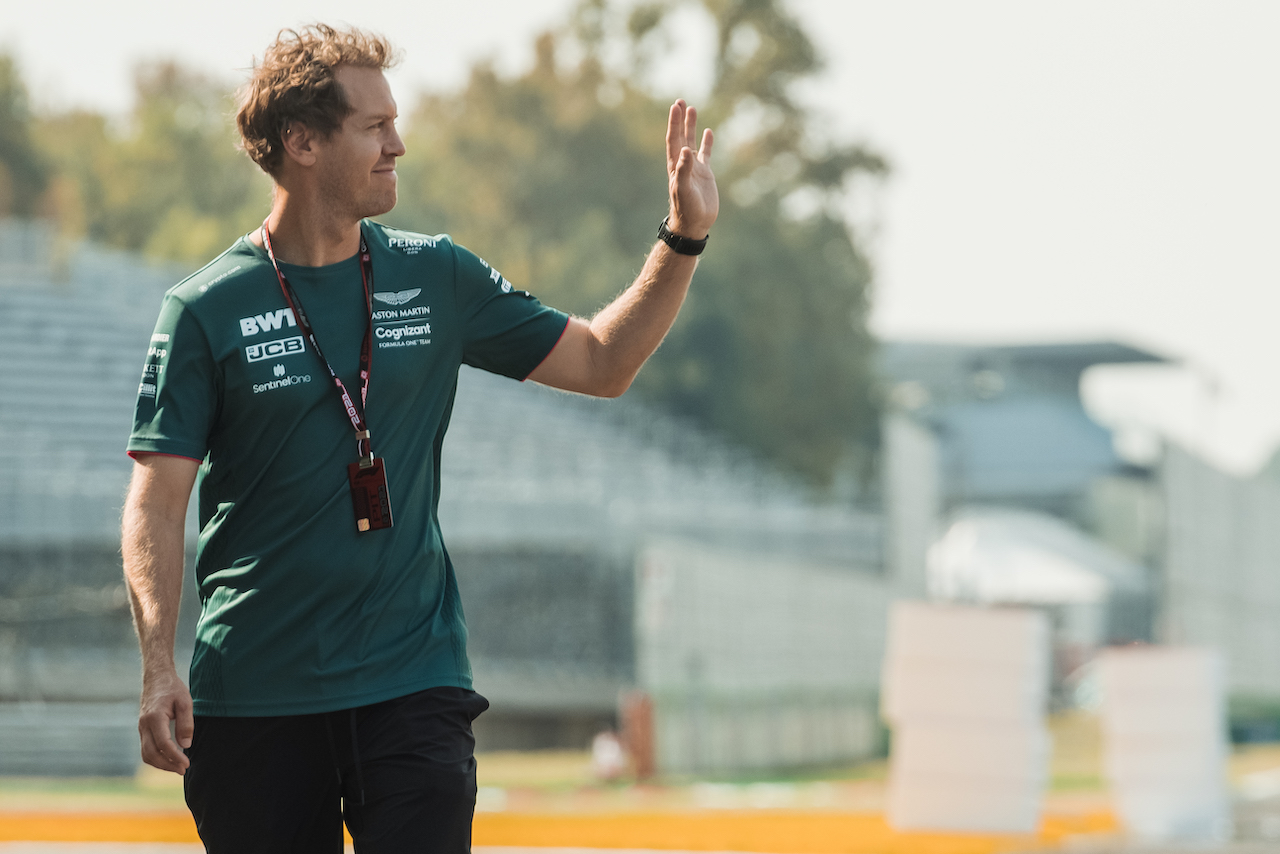 GP ITALIA, Sebastian Vettel (GER) Aston Martin F1 Team walks the circuit.
09.09.2021. Formula 1 World Championship, Rd 14, Italian Grand Prix, Monza, Italy, Preparation Day.
- www.xpbimages.com, EMail: requests@xpbimages.com © Copyright: Bearne / XPB Images