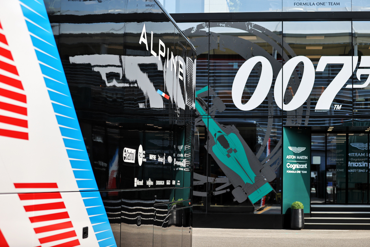 GP ITALIA, Alpine F1 Team truck e the Aston Martin F1 Team motorhome in the paddock.
09.09.2021. Formula 1 World Championship, Rd 14, Italian Grand Prix, Monza, Italy, Preparation Day.
- www.xpbimages.com, EMail: requests@xpbimages.com © Copyright: Moy / XPB Images