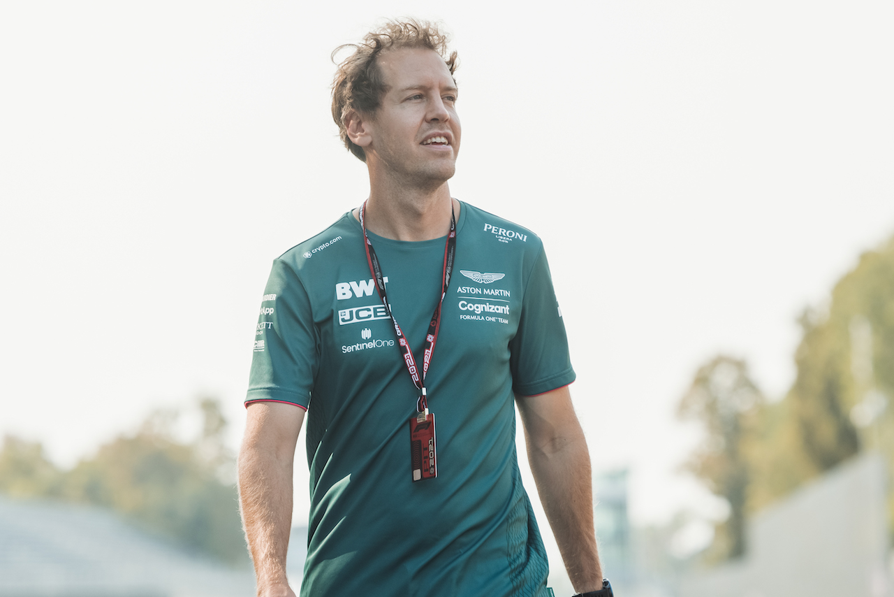 GP ITALIA, Sebastian Vettel (GER) Aston Martin F1 Team walks the circuit.
09.09.2021. Formula 1 World Championship, Rd 14, Italian Grand Prix, Monza, Italy, Preparation Day.
- www.xpbimages.com, EMail: requests@xpbimages.com © Copyright: Bearne / XPB Images