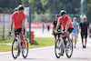 GP ITALIA, Max Verstappen (NLD), Red Bull Racing e Sergio Perez (MEX), Red Bull Racing 
09.09.2021. Formula 1 World Championship, Rd 14, Italian Grand Prix, Monza, Italy, Preparation Day.
- www.xpbimages.com, EMail: requests@xpbimages.com ¬© Copyright: Charniaux / XPB Images