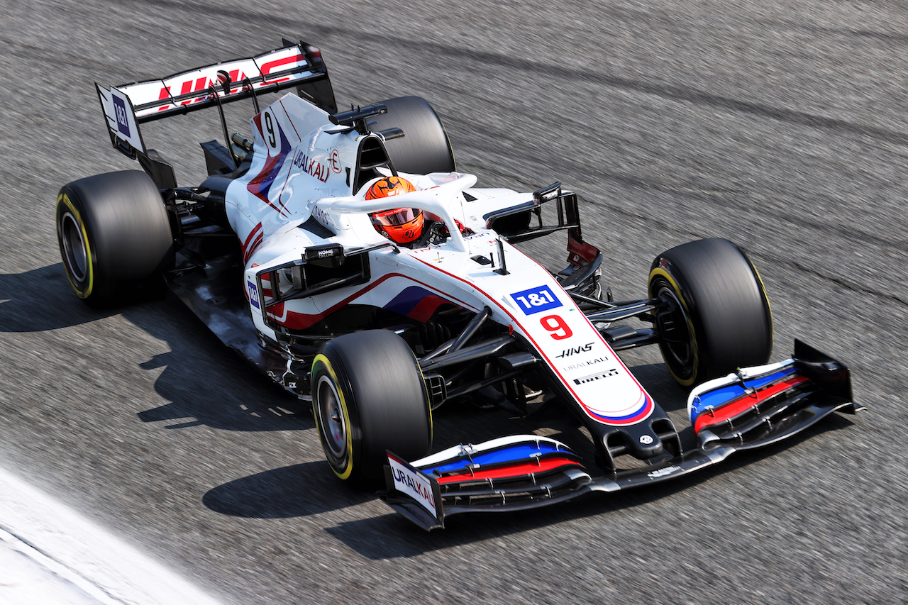 GP ITALIA, Nikita Mazepin (RUS) Haas F1 Team VF-21.
11.09.2021. Formula 1 World Championship, Rd 14, Italian Grand Prix, Monza, Italy, Sprint Day.
- www.xpbimages.com, EMail: requests@xpbimages.com © Copyright: Charniaux / XPB Images
