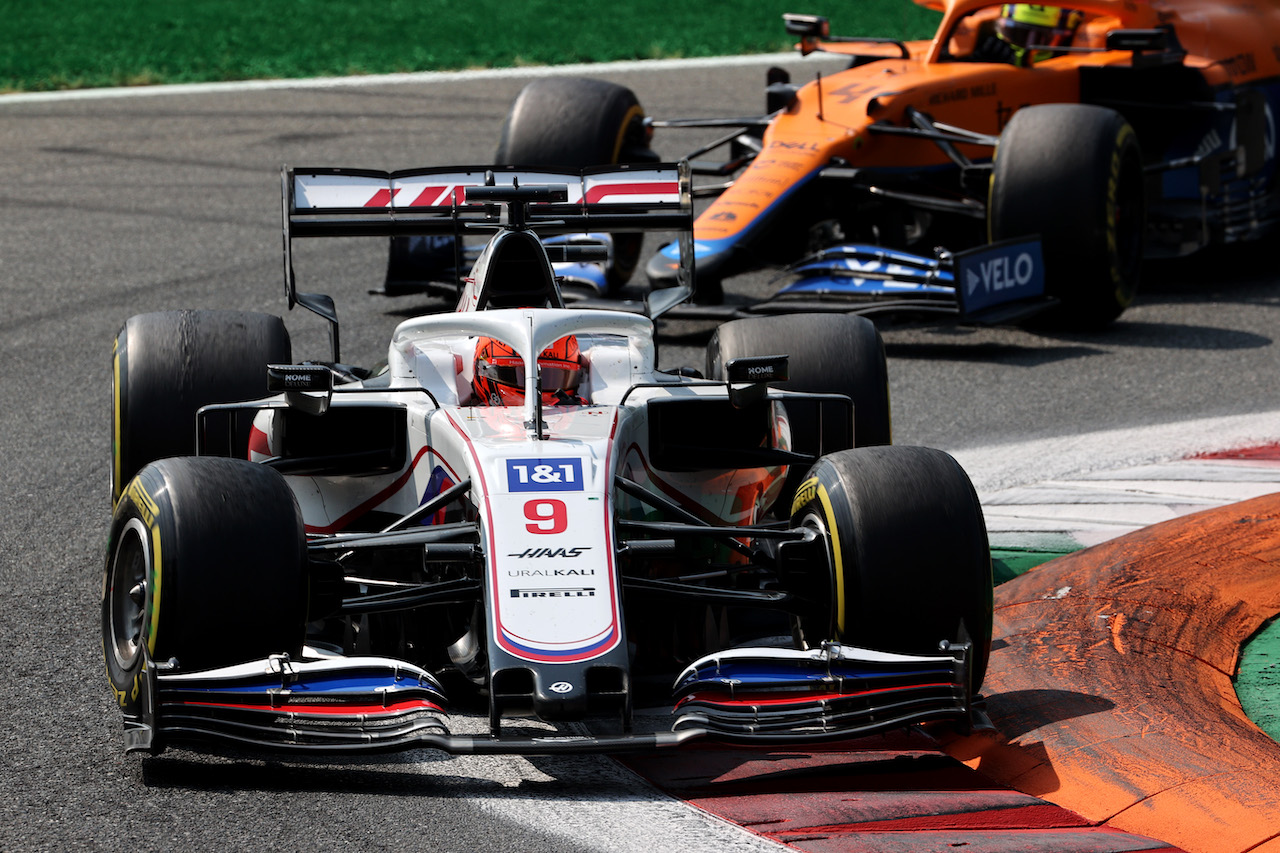 GP ITALIA, Nikita Mazepin (RUS) Haas F1 Team VF-21.
11.09.2021. Formula 1 World Championship, Rd 14, Italian Grand Prix, Monza, Italy, Sprint Day.
- www.xpbimages.com, EMail: requests@xpbimages.com © Copyright: Batchelor / XPB Images
