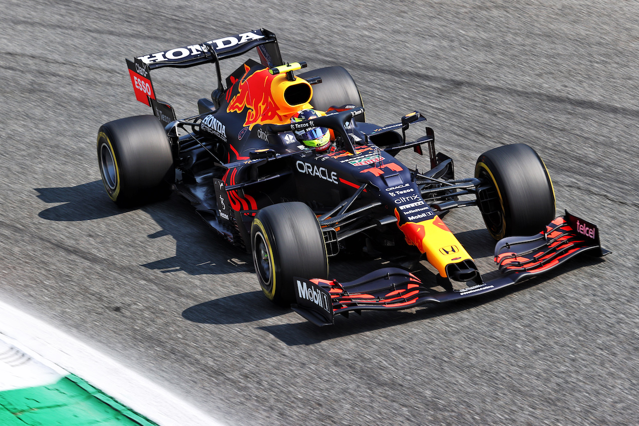 GP ITALIA, Sergio Perez (MEX) Red Bull Racing RB16B.
11.09.2021. Formula 1 World Championship, Rd 14, Italian Grand Prix, Monza, Italy, Sprint Day.
- www.xpbimages.com, EMail: requests@xpbimages.com © Copyright: Charniaux / XPB Images