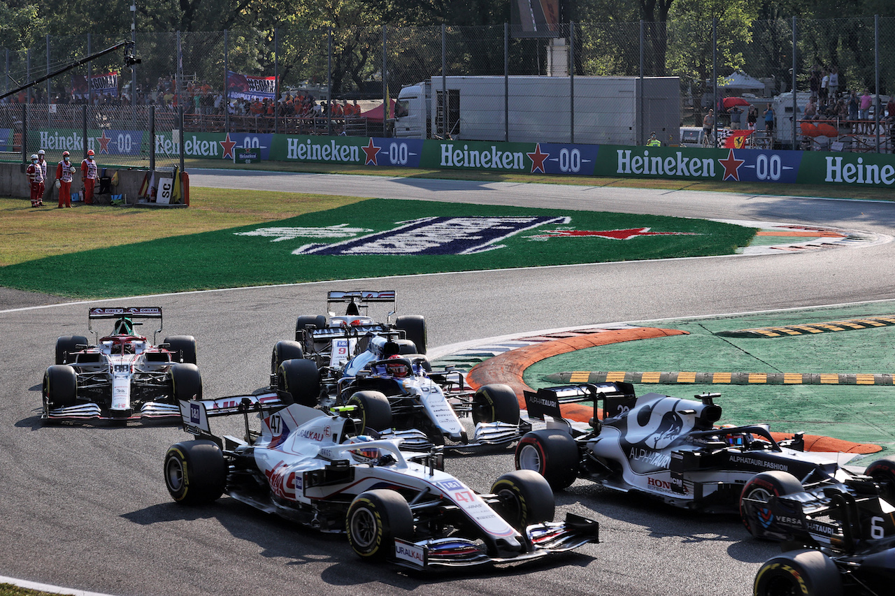 GP ITALIA, Mick Schumacher (GER) Haas VF-21 at the partenza.
11.09.2021. Formula 1 World Championship, Rd 14, Italian Grand Prix, Monza, Italy, Sprint Day.
- www.xpbimages.com, EMail: requests@xpbimages.com © Copyright: Batchelor / XPB Images