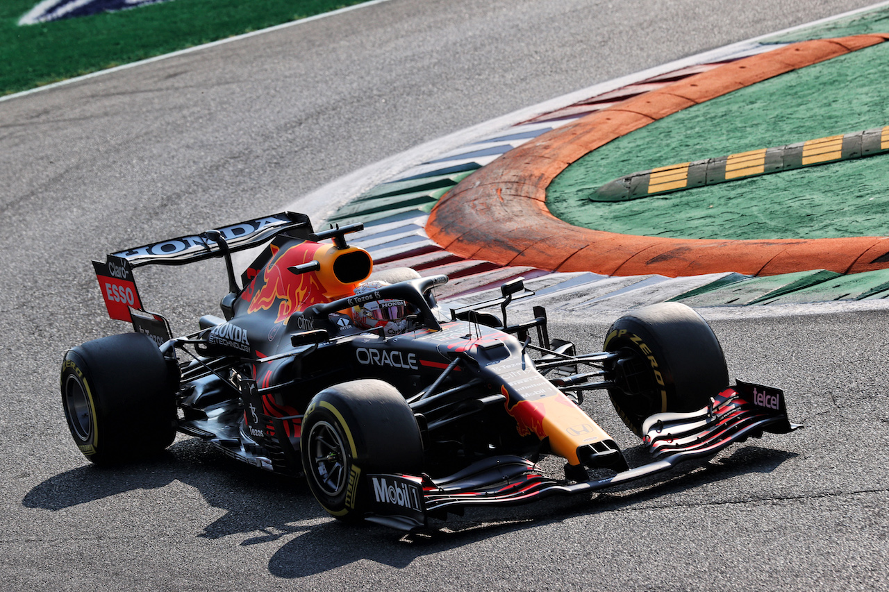 GP ITALIA, Max Verstappen (NLD) Red Bull Racing RB16B.
11.09.2021. Formula 1 World Championship, Rd 14, Italian Grand Prix, Monza, Italy, Sprint Day.
- www.xpbimages.com, EMail: requests@xpbimages.com © Copyright: Batchelor / XPB Images