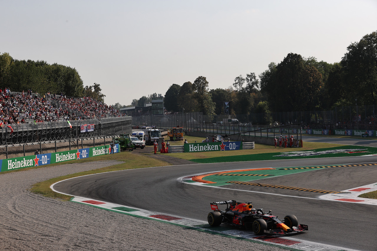GP ITALIA, Max Verstappen (NLD) Red Bull Racing RB16B.
11.09.2021. Formula 1 World Championship, Rd 14, Italian Grand Prix, Monza, Italy, Sprint Day.
- www.xpbimages.com, EMail: requests@xpbimages.com ¬© Copyright: Batchelor / XPB Images
