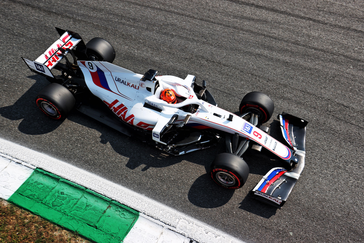 GP ITALIA, Nikita Mazepin (RUS) Haas F1 Team VF-21.
11.09.2021. Formula 1 World Championship, Rd 14, Italian Grand Prix, Monza, Italy, Sprint Day.
- www.xpbimages.com, EMail: requests@xpbimages.com © Copyright: Charniaux / XPB Images