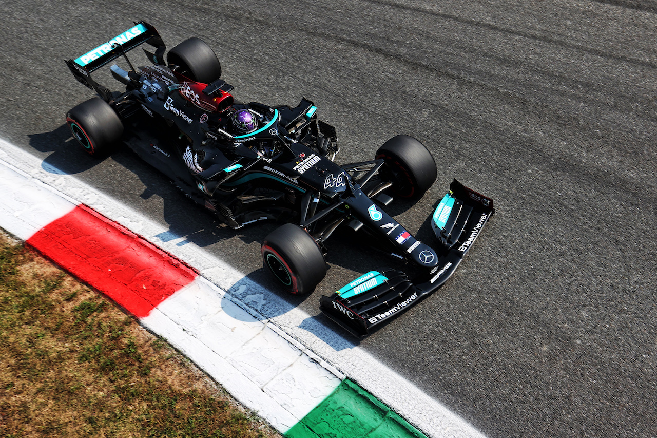 GP ITALIA, Lewis Hamilton (GBR) Mercedes AMG F1 W12.
11.09.2021. Formula 1 World Championship, Rd 14, Italian Grand Prix, Monza, Italy, Sprint Day.
- www.xpbimages.com, EMail: requests@xpbimages.com © Copyright: Charniaux / XPB Images