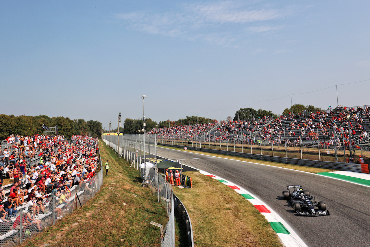 GP ITALIA, Pierre Gasly (FRA) AlphaTauri AT02.
11.09.2021. Formula 1 World Championship, Rd 14, Italian Grand Prix, Monza, Italy, Sprint Day.
- www.xpbimages.com, EMail: requests@xpbimages.com © Copyright: Charniaux / XPB Images
