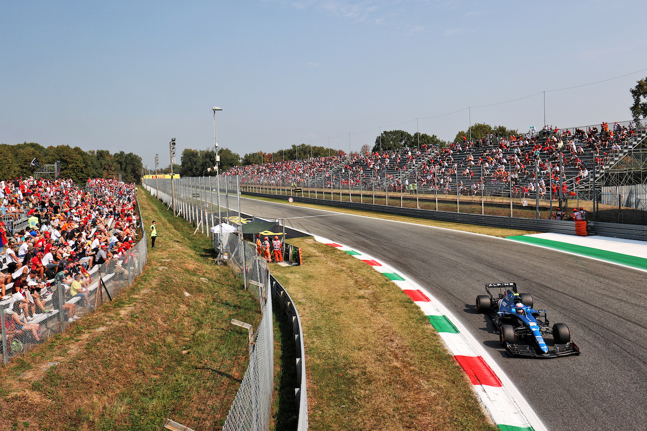 GP ITALIA, Esteban Ocon (FRA) Alpine F1 Team A521.
11.09.2021. Formula 1 World Championship, Rd 14, Italian Grand Prix, Monza, Italy, Sprint Day.
- www.xpbimages.com, EMail: requests@xpbimages.com © Copyright: Charniaux / XPB Images