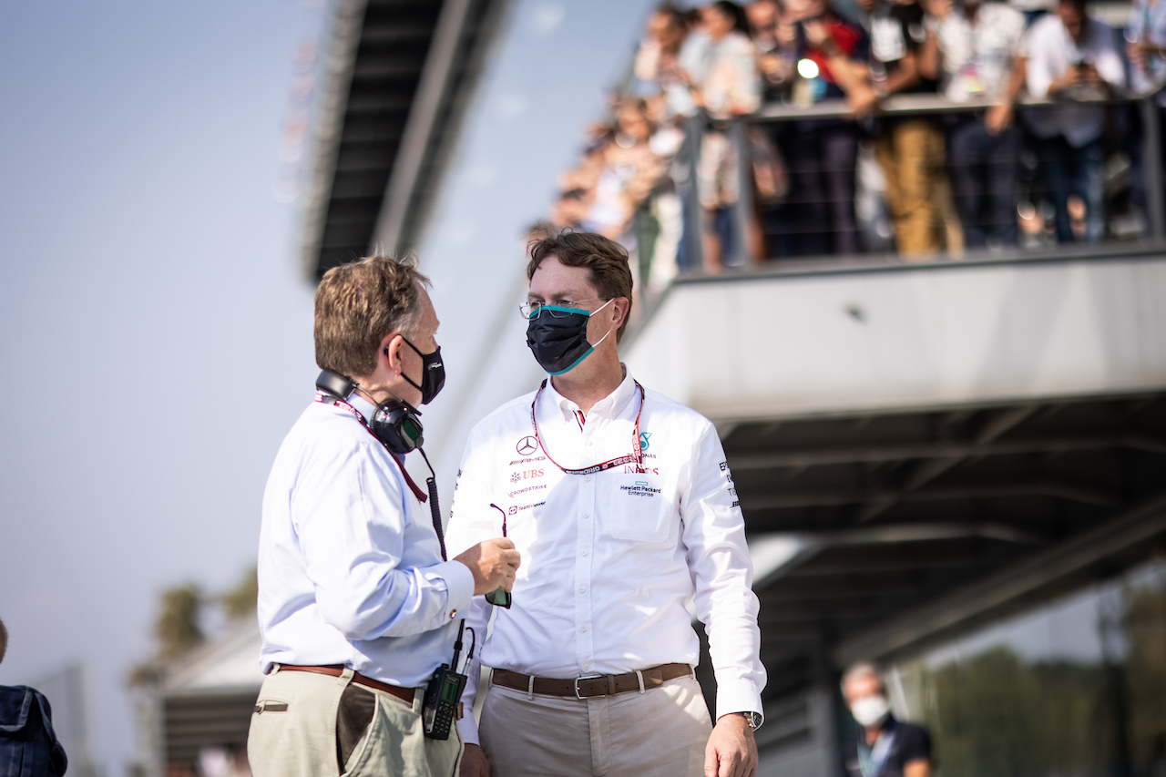 GP ITALIA, Ola Kallenius (SWE) Daimler Chairman of the Board of Management e Head of Mercedes-Benz.
11.09.2021. Formula 1 World Championship, Rd 14, Italian Grand Prix, Monza, Italy, Sprint Day.
- www.xpbimages.com, EMail: requests@xpbimages.com © Copyright: Bearne / XPB Images