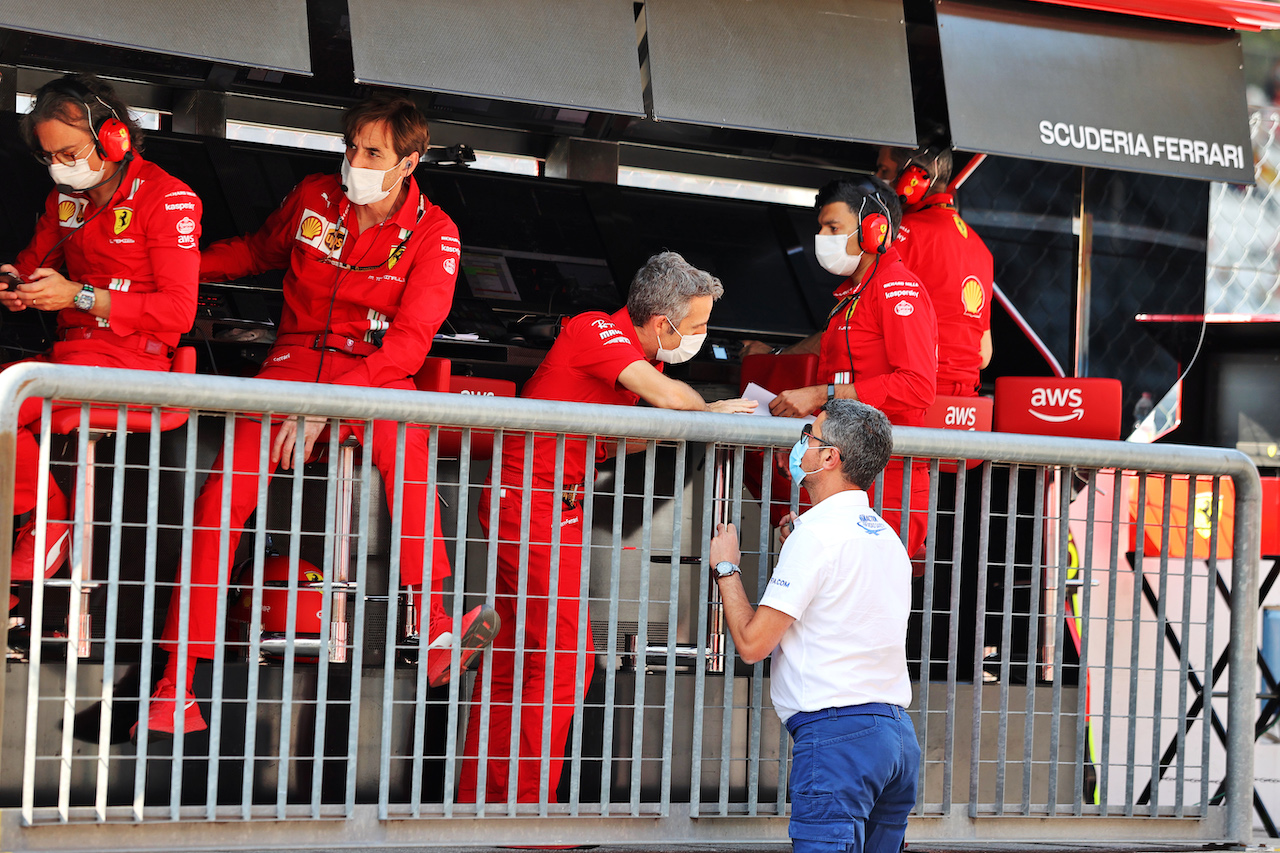 GP ITALIA, Michael Masi (AUS) FIA Gara Director with Ferrari.
11.09.2021. Formula 1 World Championship, Rd 14, Italian Grand Prix, Monza, Italy, Sprint Day.
- www.xpbimages.com, EMail: requests@xpbimages.com © Copyright: Moy / XPB Images