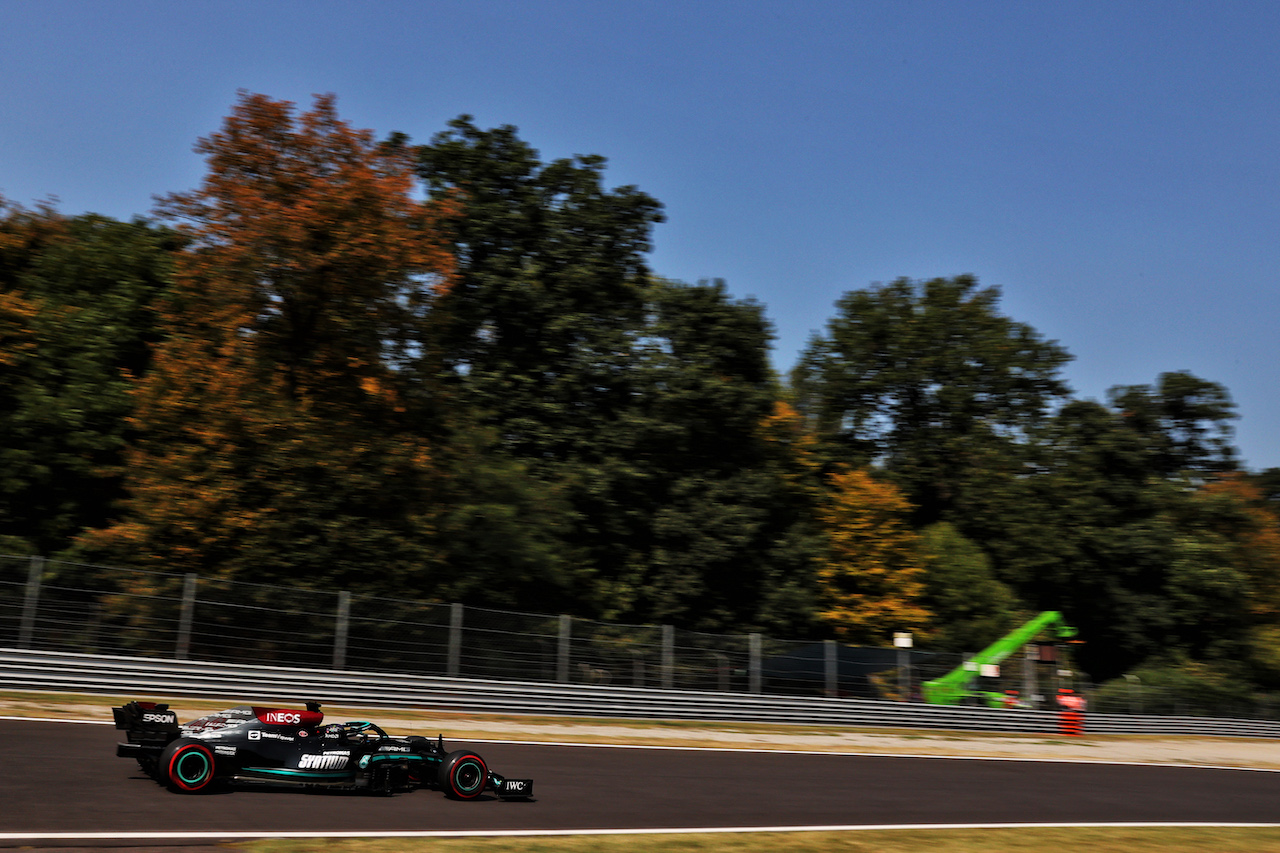 GP ITALIA, Lewis Hamilton (GBR) Mercedes AMG F1 W12.
11.09.2021. Formula 1 World Championship, Rd 14, Italian Grand Prix, Monza, Italy, Sprint Day.
- www.xpbimages.com, EMail: requests@xpbimages.com © Copyright: Batchelor / XPB Images