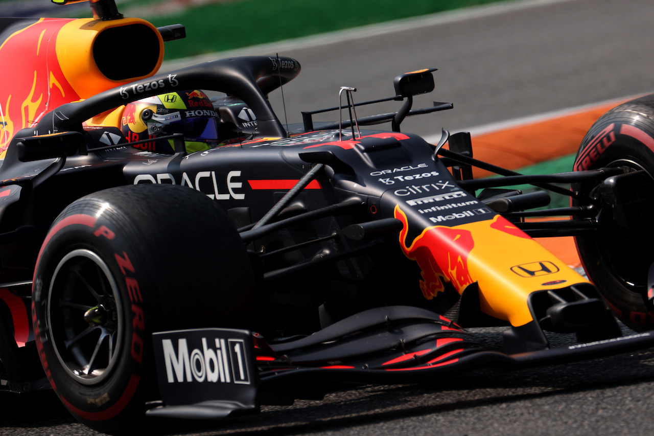 GP ITALIA, Sergio Perez (MEX) Red Bull Racing RB16B.
11.09.2021. Formula 1 World Championship, Rd 14, Italian Grand Prix, Monza, Italy, Sprint Day.
- www.xpbimages.com, EMail: requests@xpbimages.com © Copyright: Batchelor / XPB Images
