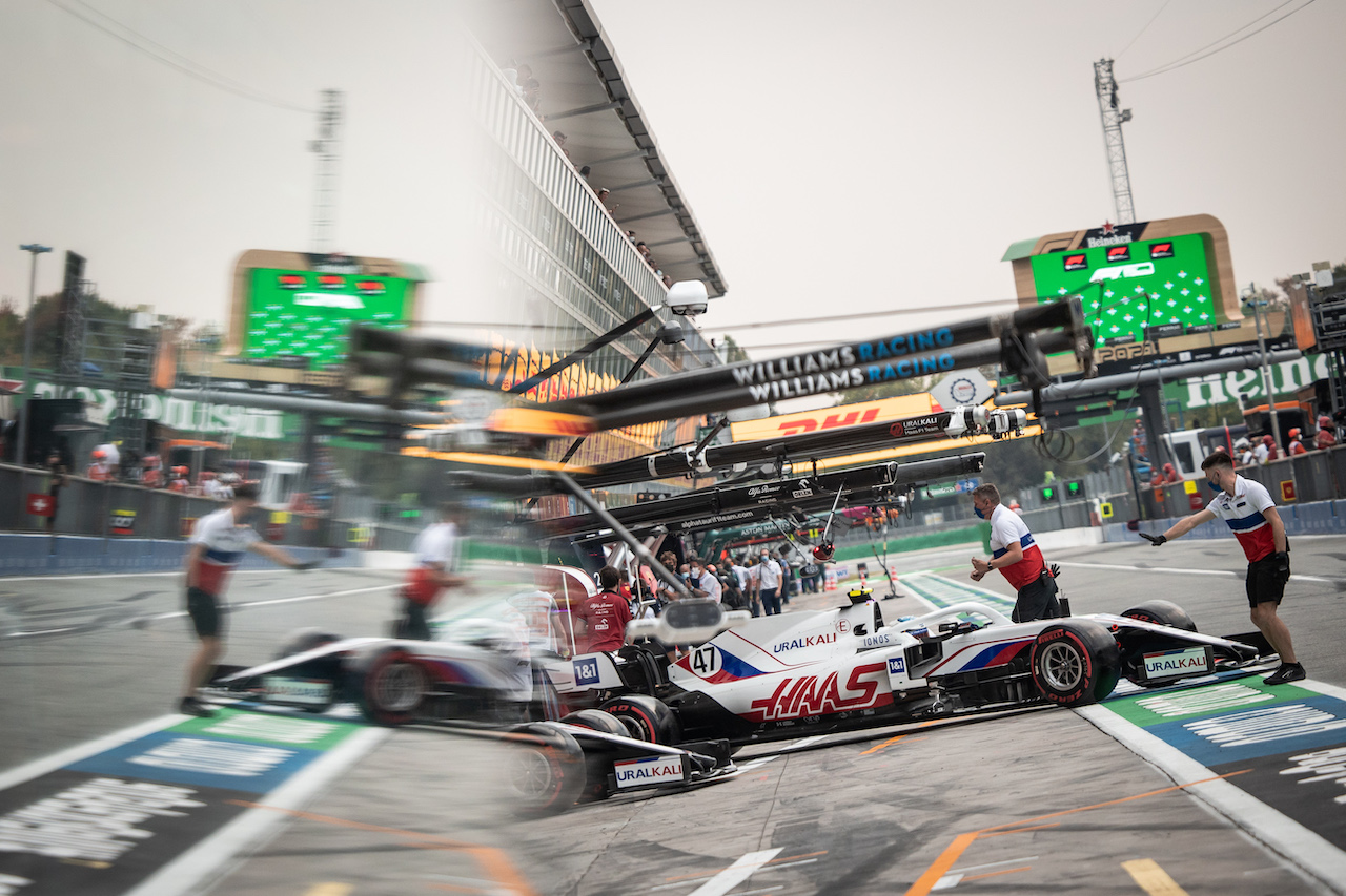 GP ITALIA, Mick Schumacher (GER) Haas VF-21 leaves the pits.
10.09.2021. Formula 1 World Championship, Rd 14, Italian Grand Prix, Monza, Italy, Qualifiche Day.
- www.xpbimages.com, EMail: requests@xpbimages.com © Copyright: Bearne / XPB Images