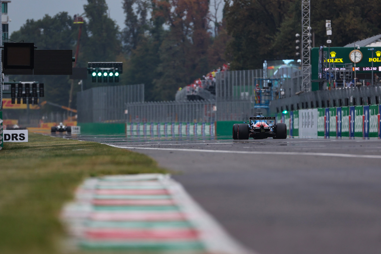 GP ITALIA, Fernando Alonso (ESP), Alpine F1 Team 
10.09.2021. Formula 1 World Championship, Rd 14, Italian Grand Prix, Monza, Italy, Qualifiche Day.
- www.xpbimages.com, EMail: requests@xpbimages.com ¬© Copyright: Moy / XPB Images