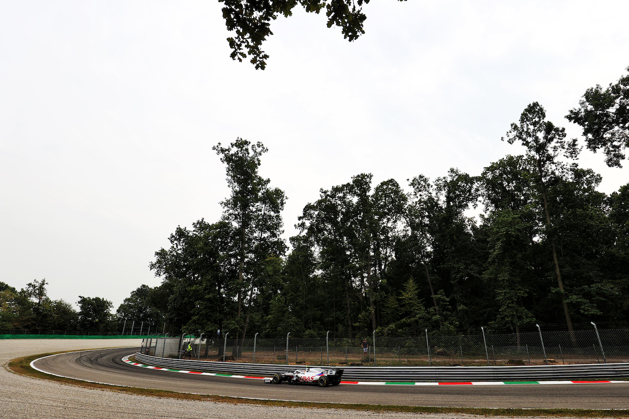 GP ITALIA, Mick Schumacher (GER) Haas VF-21.
10.09.2021. Formula 1 World Championship, Rd 14, Italian Grand Prix, Monza, Italy, Qualifiche Day.
- www.xpbimages.com, EMail: requests@xpbimages.com © Copyright: Charniaux / XPB Images