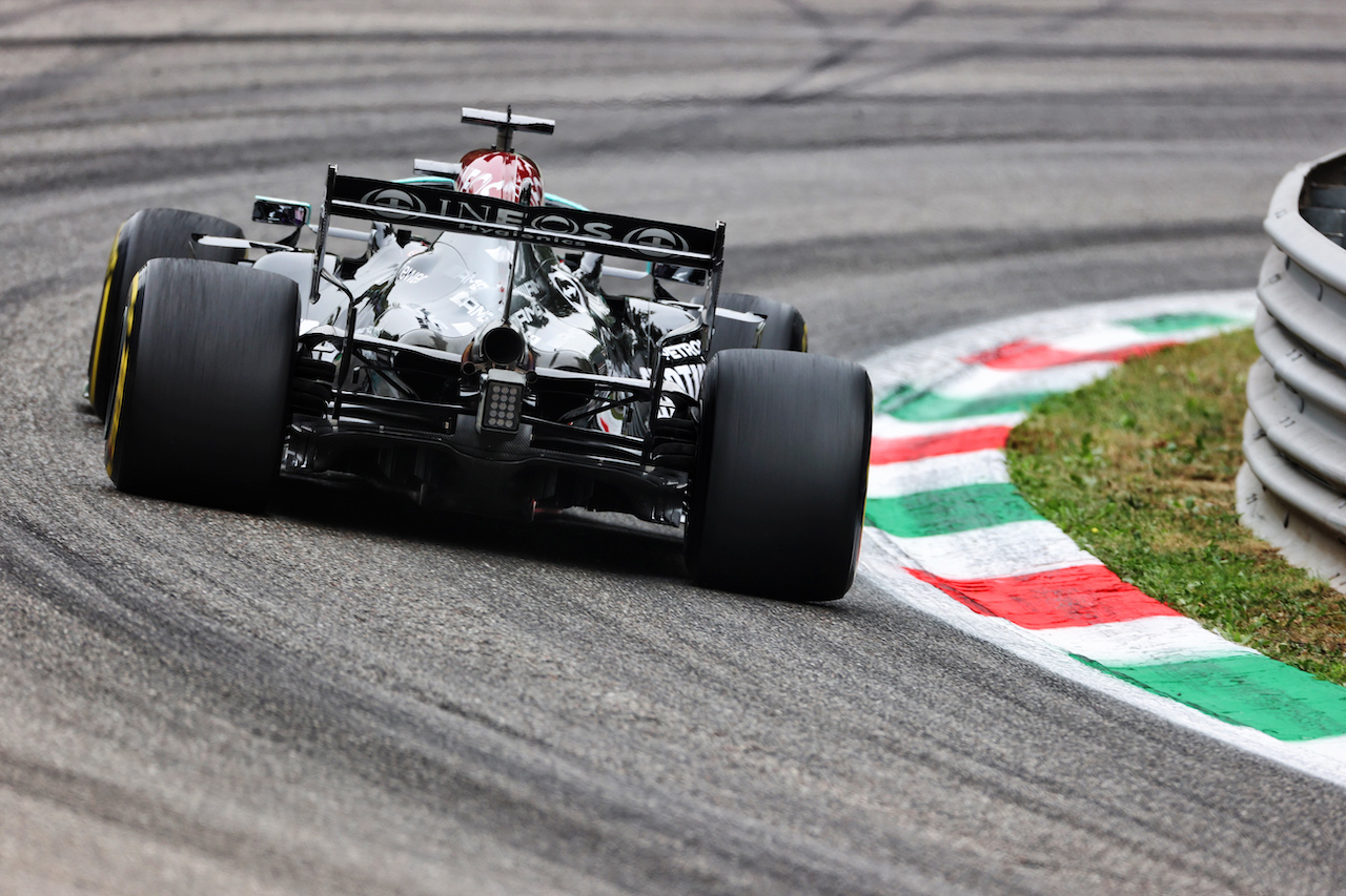 GP ITALIA, Lewis Hamilton (GBR) Mercedes AMG F1 W12.
10.09.2021. Formula 1 World Championship, Rd 14, Italian Grand Prix, Monza, Italy, Qualifiche Day.
- www.xpbimages.com, EMail: requests@xpbimages.com © Copyright: Charniaux / XPB Images