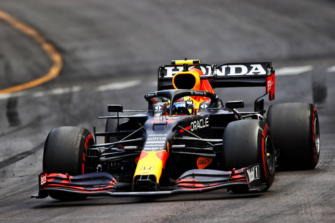 GP MONACO, Sergio Perez (MEX) Red Bull Racing RB16B.
23.05.2021. Formula 1 World Championship, Rd 5, Monaco Grand Prix, Monte Carlo, Monaco, Gara Day.
- www.xpbimages.com, EMail: requests@xpbimages.com © Copyright: Moy / XPB Images