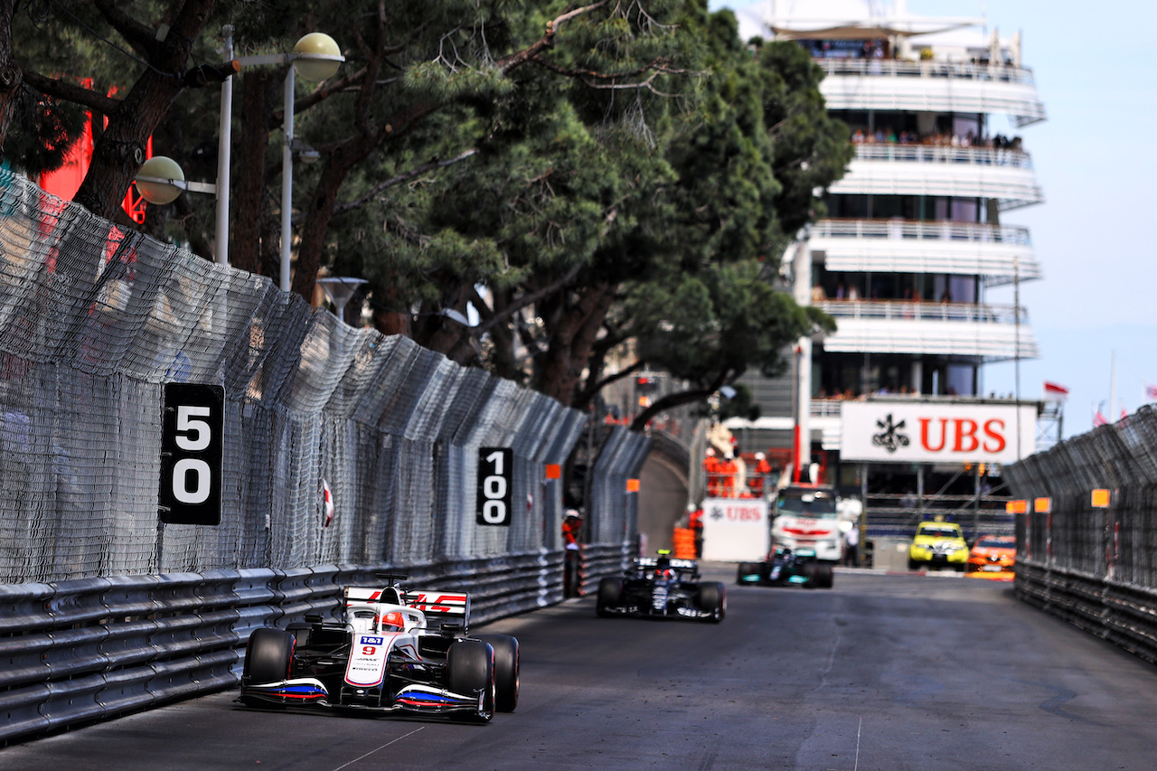 GP MONACO, Nikita Mazepin (RUS) Haas F1 Team VF-21.
23.05.2021. Formula 1 World Championship, Rd 5, Monaco Grand Prix, Monte Carlo, Monaco, Gara Day.
- www.xpbimages.com, EMail: requests@xpbimages.com © Copyright: Moy / XPB Images