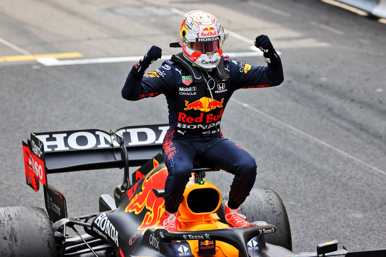 GP MONACO, Gara winner Max Verstappen (NLD) Red Bull Racing RB16B celebrates in parc ferme.
23.05.2021. Formula 1 World Championship, Rd 5, Monaco Grand Prix, Monte Carlo, Monaco, Gara Day.
- www.xpbimages.com, EMail: requests@xpbimages.com © Copyright: Batchelor / XPB Images