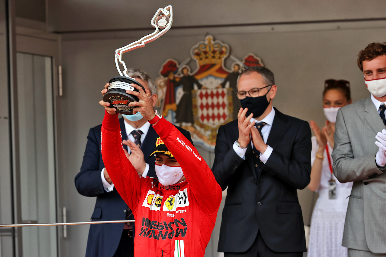 GP MONACO, Carlos Sainz Jr (ESP) Ferrari celebrates his second position on the podium.
23.05.2021. Formula 1 World Championship, Rd 5, Monaco Grand Prix, Monte Carlo, Monaco, Gara Day.
- www.xpbimages.com, EMail: requests@xpbimages.com © Copyright: Batchelor / XPB Images