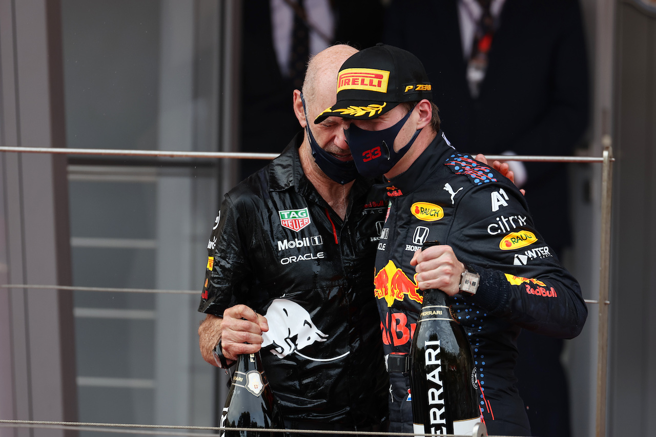 GP MONACO, Adrian Newey (GBR) Red Bull Racing Chief Technical Officer with 1st place Max Verstappen (NLD) Red Bull Racing RB16B.
23.05.2021. Formula 1 World Championship, Rd 5, Monaco Grand Prix, Monte Carlo, Monaco, Gara Day.
- www.xpbimages.com, EMail: requests@xpbimages.com © Copyright: Batchelor / XPB Images