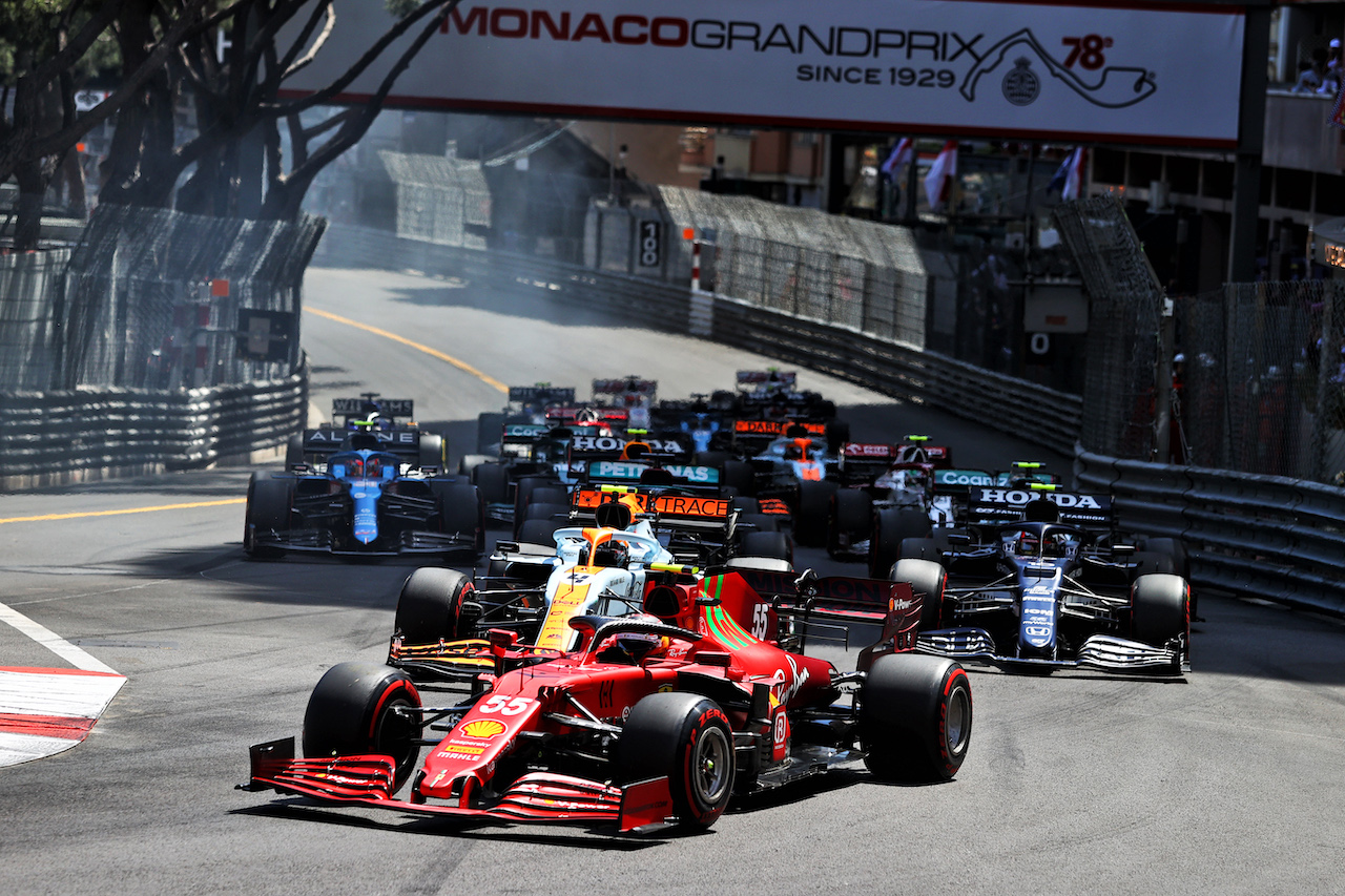 GP MONACO, Carlos Sainz Jr (ESP) Ferrari SF-21 at the partenza of the race.
23.05.2021. Formula 1 World Championship, Rd 5, Monaco Grand Prix, Monte Carlo, Monaco, Gara Day.
- www.xpbimages.com, EMail: requests@xpbimages.com © Copyright: Moy / XPB Images