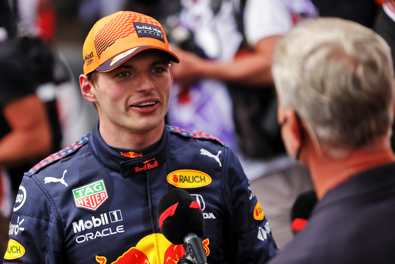 GP MONACO, Gara winner Max Verstappen (NLD) Red Bull Racing in parc ferme with David Coulthard (GBR) Red Bull Racing e Scuderia Toro Advisor / Channel 4 F1 Commentator.
23.05.2021. Formula 1 World Championship, Rd 5, Monaco Grand Prix, Monte Carlo, Monaco, Gara Day.
- www.xpbimages.com, EMail: requests@xpbimages.com © Copyright: Bearne / XPB Images