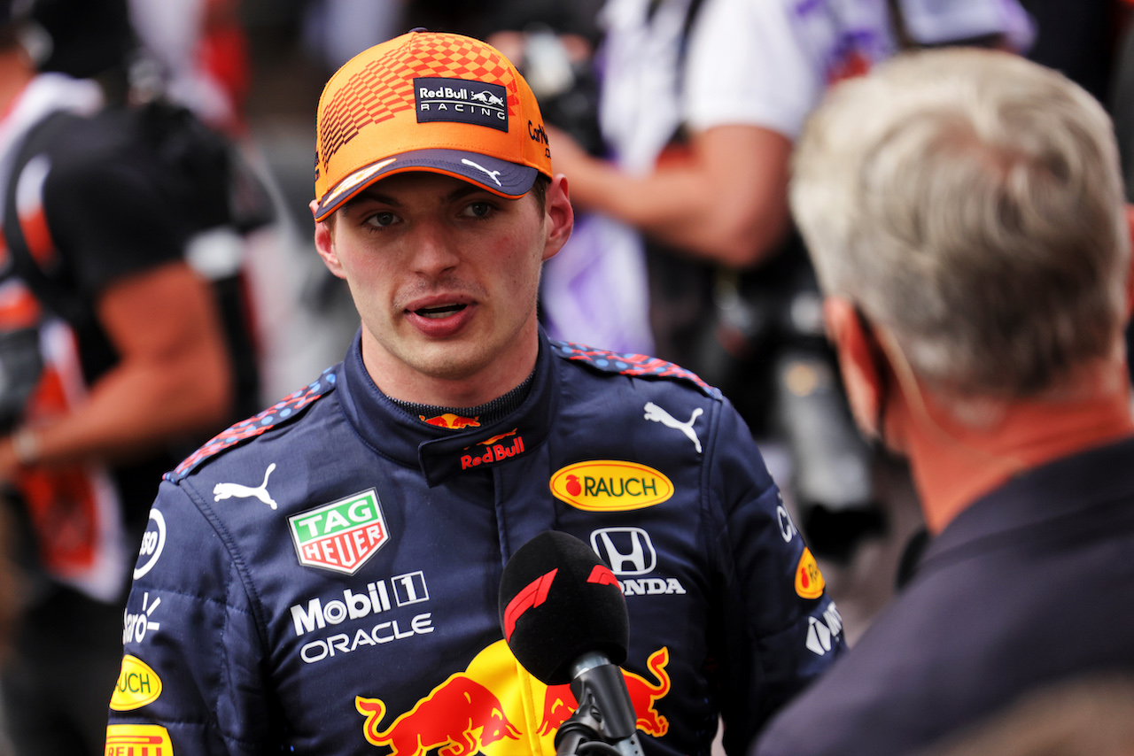 GP MONACO, Gara winner Max Verstappen (NLD) Red Bull Racing in parc ferme with David Coulthard (GBR) Red Bull Racing e Scuderia Toro Advisor / Channel 4 F1 Commentator.
23.05.2021. Formula 1 World Championship, Rd 5, Monaco Grand Prix, Monte Carlo, Monaco, Gara Day.
- www.xpbimages.com, EMail: requests@xpbimages.com © Copyright: Bearne / XPB Images