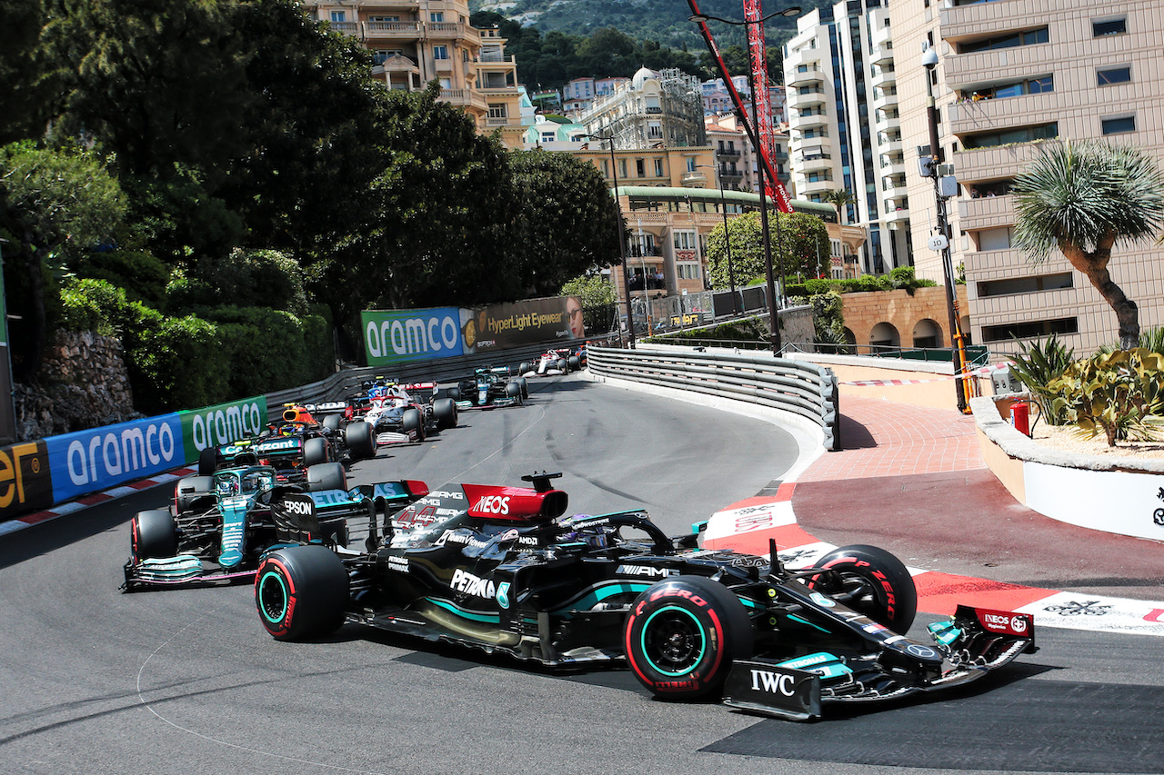 GP MONACO, Lewis Hamilton (GBR) Mercedes AMG F1 W12.
23.05.2021. Formula 1 World Championship, Rd 5, Monaco Grand Prix, Monte Carlo, Monaco, Gara Day.
- www.xpbimages.com, EMail: requests@xpbimages.com © Copyright: XPB Images