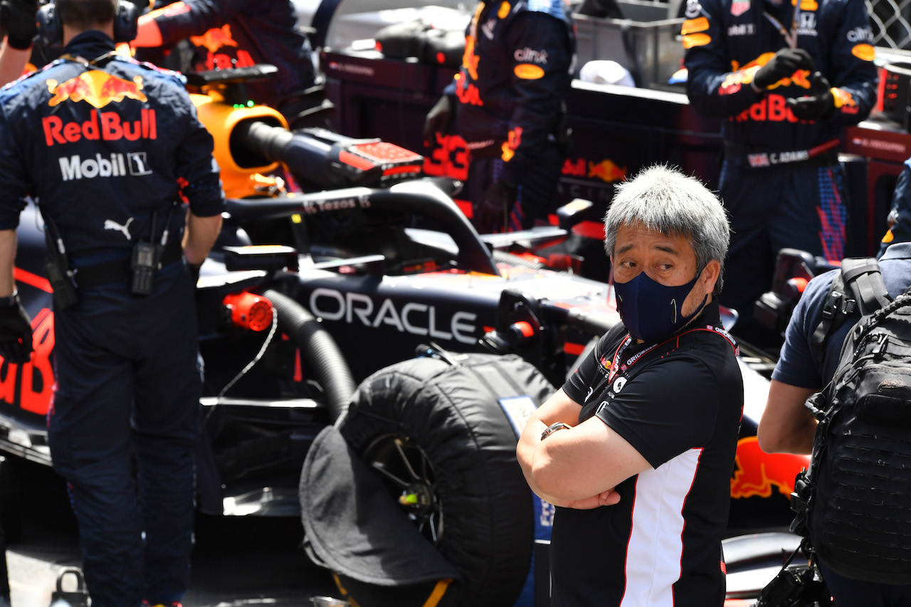 GP MONACO, Masashi Yamamoto (JPN) Honda Racing F1 Managing Director with the Red Bull Racing RB16B of Max Verstappen (NLD) on the grid.
23.05.2021. Formula 1 World Championship, Rd 5, Monaco Grand Prix, Monte Carlo, Monaco, Gara Day.
- www.xpbimages.com, EMail: requests@xpbimages.com © Copyright: FIA Pool Image for Editorial Use Only