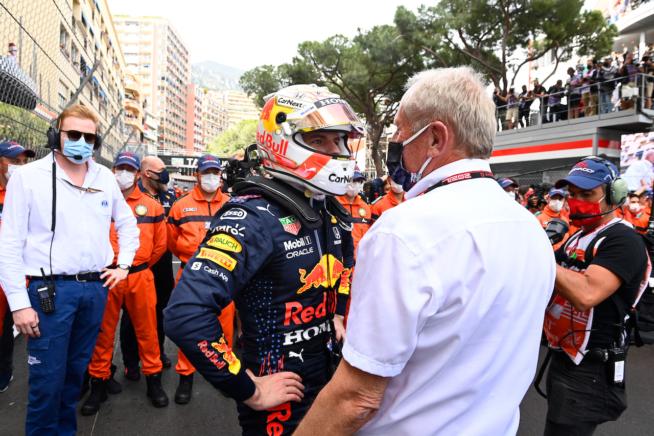 GP MONACO, (L to R): Gara winner Max Verstappen (NLD) Red Bull Racing in parc ferme with Dr Helmut Marko (AUT) Red Bull Motorsport Consultant.
23.05.2021. Formula 1 World Championship, Rd 5, Monaco Grand Prix, Monte Carlo, Monaco, Gara Day.
- www.xpbimages.com, EMail: requests@xpbimages.com © Copyright: FIA Pool Image for Editorial Use Only