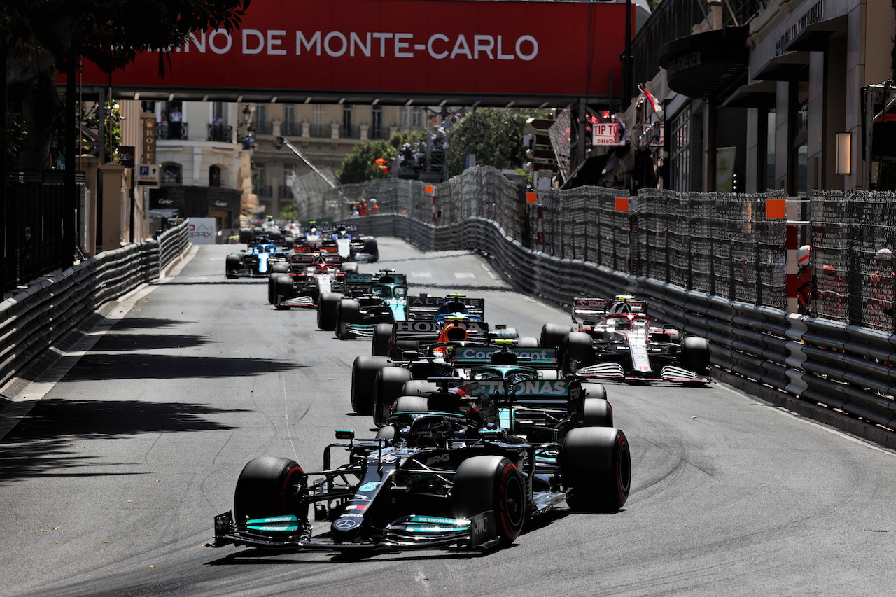 GP MONACO, Lewis Hamilton (GBR) Mercedes AMG F1 W12.
23.05.2021. Formula 1 World Championship, Rd 5, Monaco Grand Prix, Monte Carlo, Monaco, Gara Day.
- www.xpbimages.com, EMail: requests@xpbimages.com © Copyright: Batchelor / XPB Images