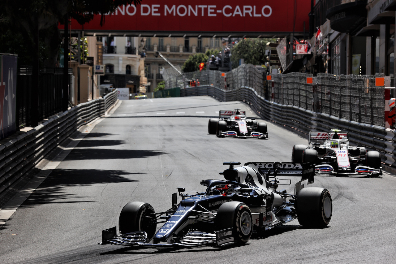 GP MONACO, Yuki Tsunoda (JPN) AlphaTauri AT02.
23.05.2021. Formula 1 World Championship, Rd 5, Monaco Grand Prix, Monte Carlo, Monaco, Gara Day.
- www.xpbimages.com, EMail: requests@xpbimages.com © Copyright: Batchelor / XPB Images