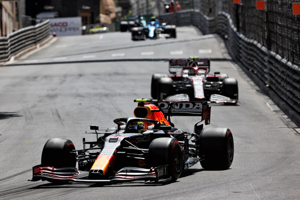 GP MONACO, Sergio Perez (MEX) Red Bull Racing RB16B.
23.05.2021. Formula 1 World Championship, Rd 5, Monaco Grand Prix, Monte Carlo, Monaco, Gara Day.
- www.xpbimages.com, EMail: requests@xpbimages.com © Copyright: Batchelor / XPB Images