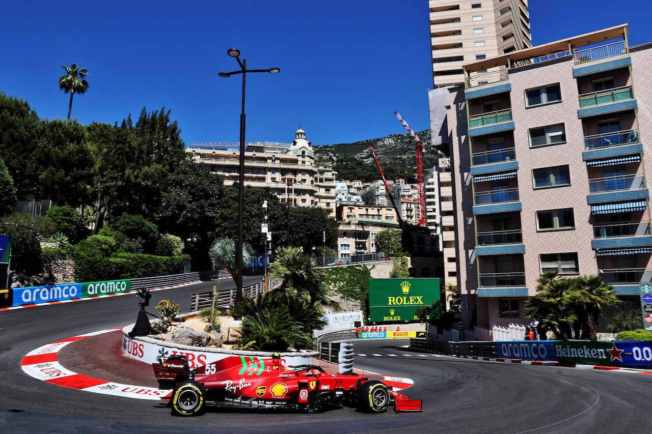 GP MONACO, Carlos Sainz Jr (ESP) Ferrari SF-21.
20.05.2021. Formula 1 World Championship, Rd 5, Monaco Grand Prix, Monte Carlo, Monaco, Practice Day.
- www.xpbimages.com, EMail: requests@xpbimages.com © Copyright: Batchelor / XPB Images