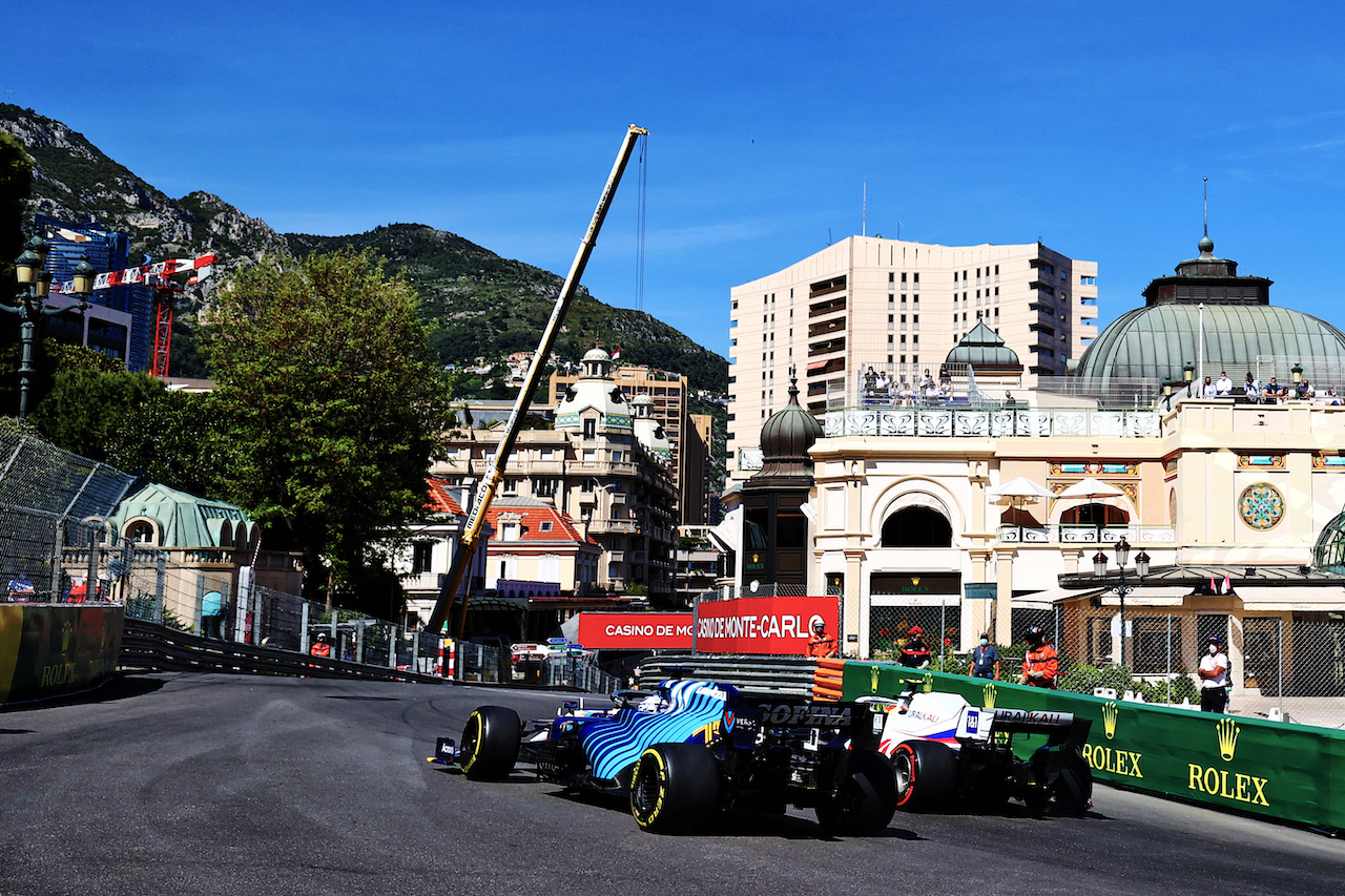 GP MONACO, George Russell (GBR) Williams Racing FW43B e Mick Schumacher (GER) Haas VF-21.
20.05.2021. Formula 1 World Championship, Rd 5, Monaco Grand Prix, Monte Carlo, Monaco, Practice Day.
- www.xpbimages.com, EMail: requests@xpbimages.com © Copyright: Moy / XPB Images