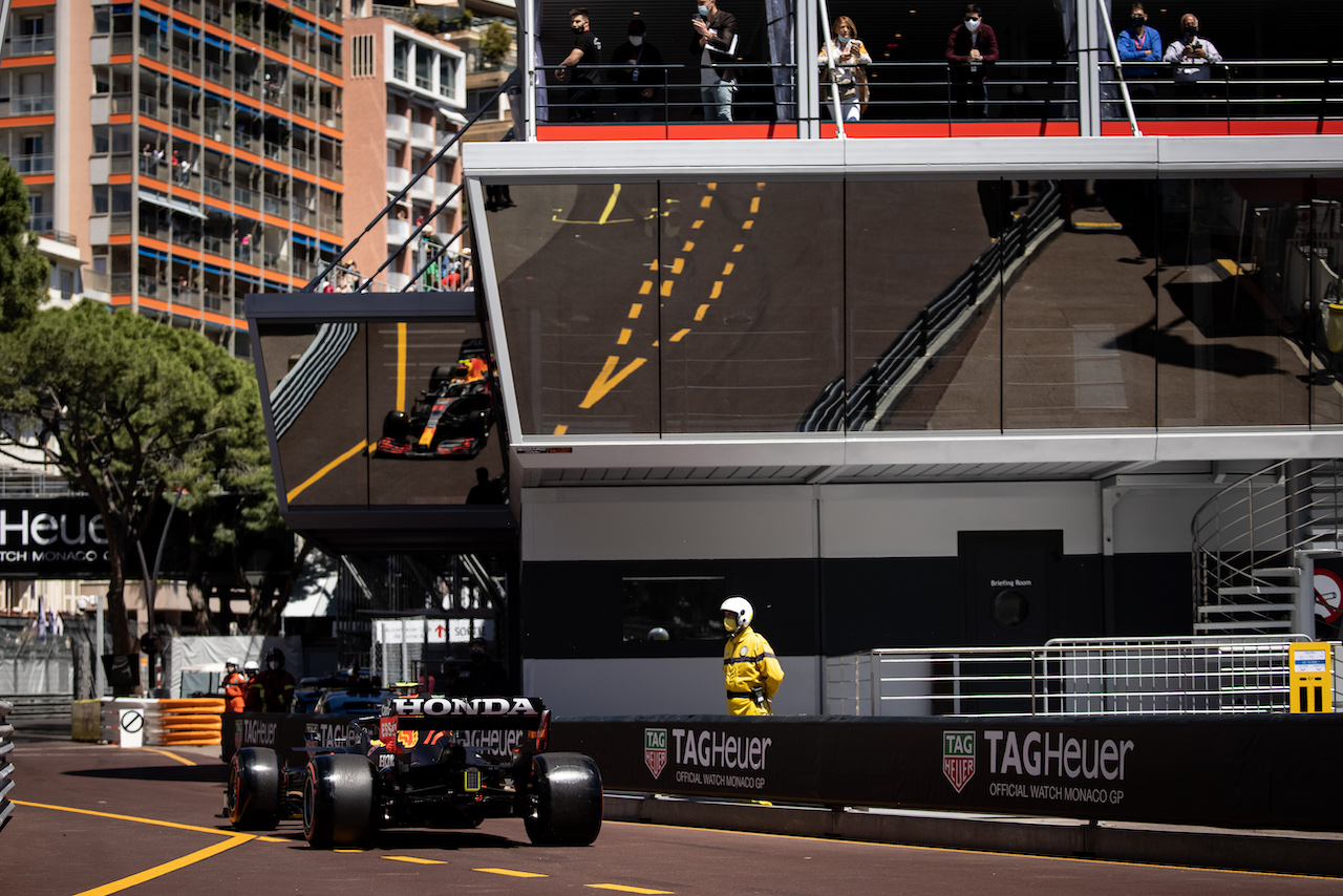 GP MONACO, Sergio Perez (MEX) Red Bull Racing RB16B.
20.05.2021. Formula 1 World Championship, Rd 5, Monaco Grand Prix, Monte Carlo, Monaco, Practice Day.
- www.xpbimages.com, EMail: requests@xpbimages.com © Copyright: Bearne / XPB Images