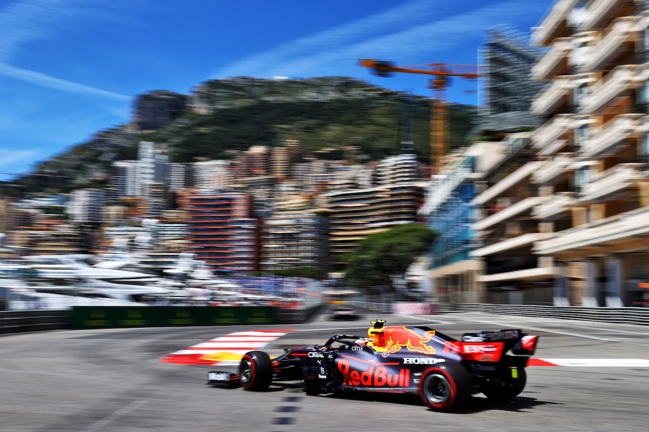 GP MONACO, Sergio Perez (MEX) Red Bull Racing RB16B.
20.05.2021. Formula 1 World Championship, Rd 5, Monaco Grand Prix, Monte Carlo, Monaco, Practice Day.
- www.xpbimages.com, EMail: requests@xpbimages.com © Copyright: Moy / XPB Images