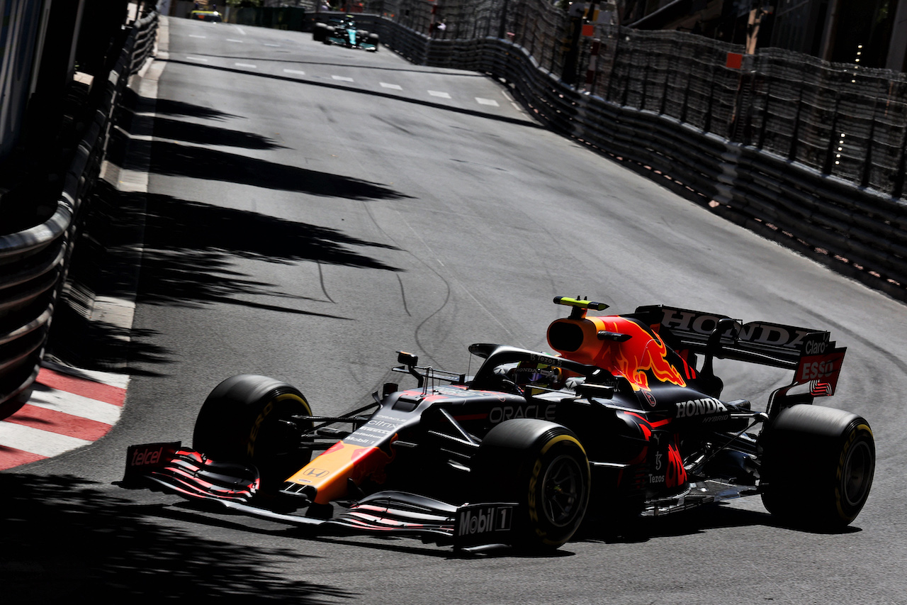 GP MONACO, Sergio Perez (MEX) Red Bull Racing RB16B.
20.05.2021. Formula 1 World Championship, Rd 5, Monaco Grand Prix, Monte Carlo, Monaco, Practice Day.
- www.xpbimages.com, EMail: requests@xpbimages.com © Copyright: Batchelor / XPB Images