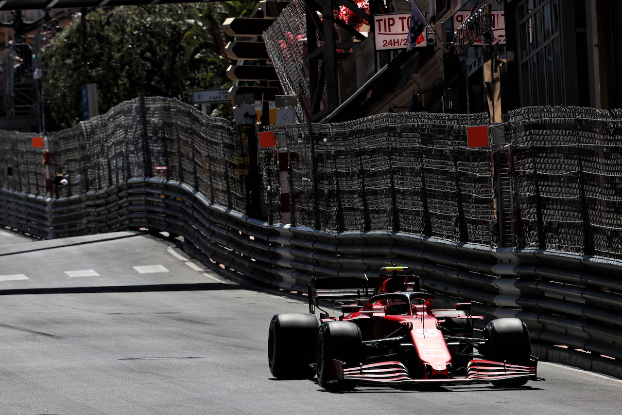 GP MONACO, Carlos Sainz Jr (ESP) Ferrari SF-21.
20.05.2021. Formula 1 World Championship, Rd 5, Monaco Grand Prix, Monte Carlo, Monaco, Practice Day.
- www.xpbimages.com, EMail: requests@xpbimages.com © Copyright: Batchelor / XPB Images