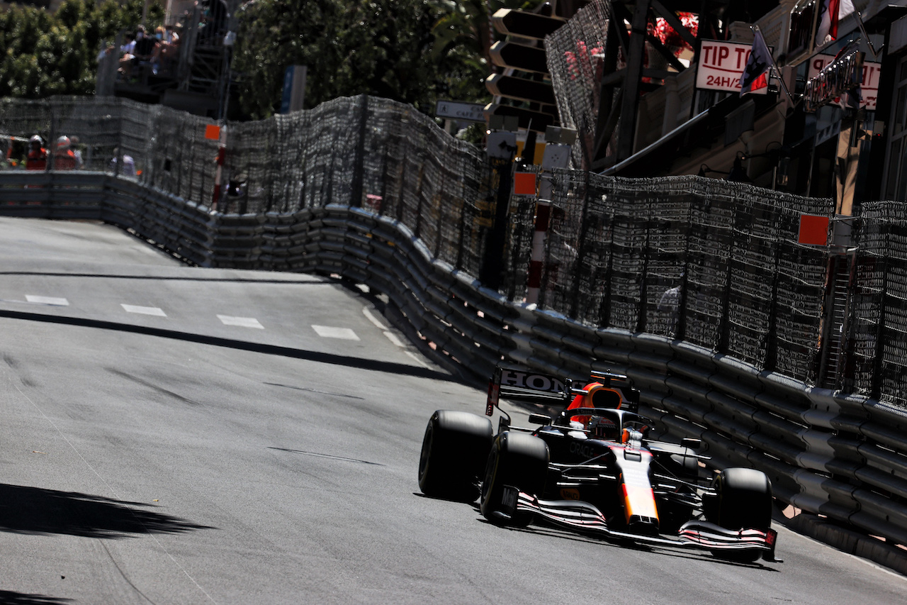 GP MONACO, Max Verstappen (NLD) Red Bull Racing RB16B.
20.05.2021. Formula 1 World Championship, Rd 5, Monaco Grand Prix, Monte Carlo, Monaco, Practice Day.
- www.xpbimages.com, EMail: requests@xpbimages.com © Copyright: Batchelor / XPB Images