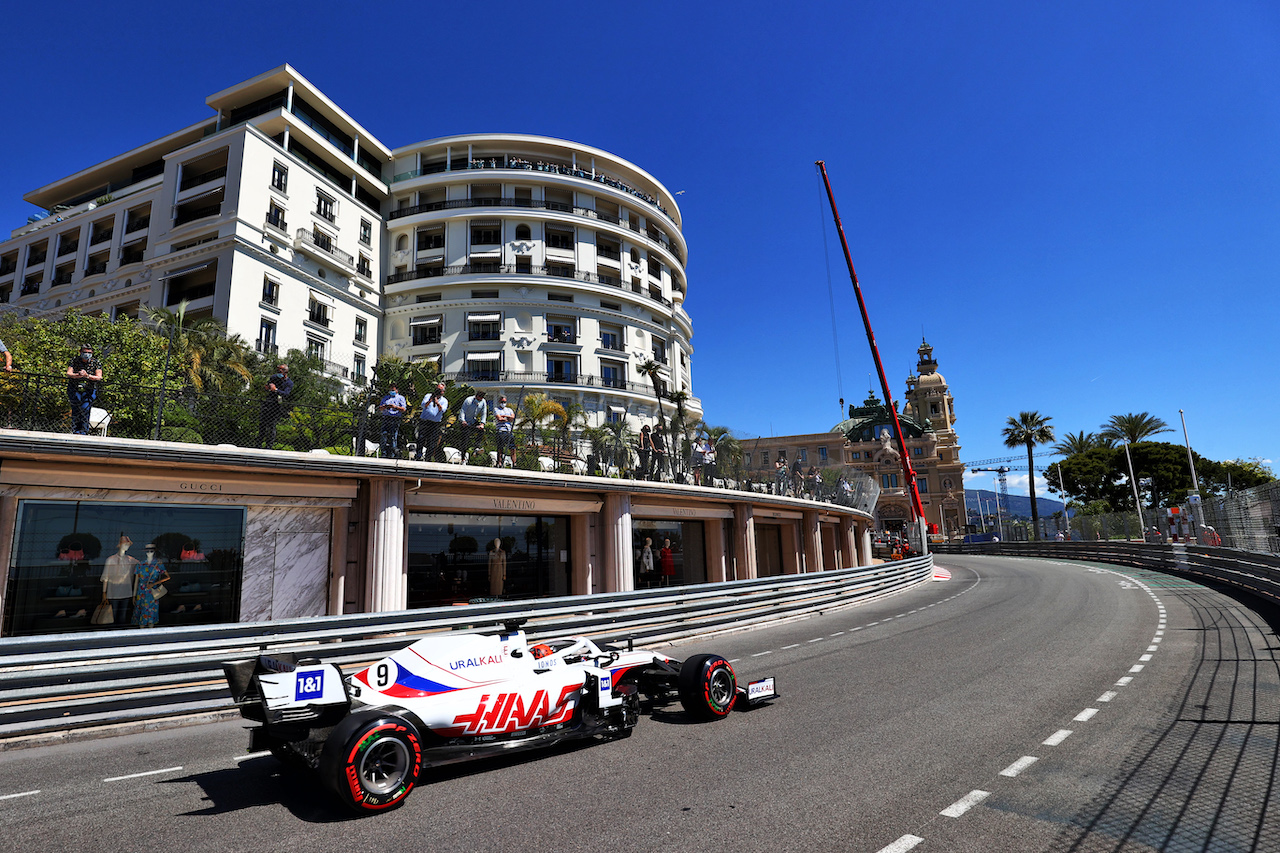 GP MONACO, Nikita Mazepin (RUS) Haas F1 Team VF-21.
20.05.2021. Formula 1 World Championship, Rd 5, Monaco Grand Prix, Monte Carlo, Monaco, Practice Day.
- www.xpbimages.com, EMail: requests@xpbimages.com © Copyright: Moy / XPB Images