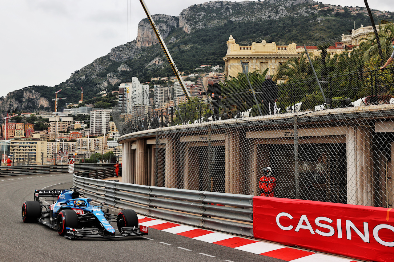 GP MONACO, Fernando Alonso (ESP) Alpine F1 Team A521.
22.05.2021. Formula 1 World Championship, Rd 5, Monaco Grand Prix, Monte Carlo, Monaco, Qualifiche Day.
- www.xpbimages.com, EMail: requests@xpbimages.com © Copyright: Batchelor / XPB Images